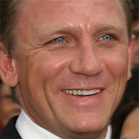 Daniel Craig si zranil koleno počas nakrúcania filmu Spectre