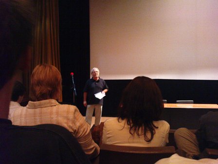 Vedúci banskobystrického filmového klubu Európa rozpráva o filme Všade dobre, prečo byť doma? (2009)