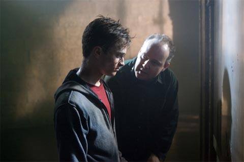 Daniel Radcliffe s režisérom Davidom Yatesom počas nakrúcania filmu Harry Potter a Fénixov rád (2007)