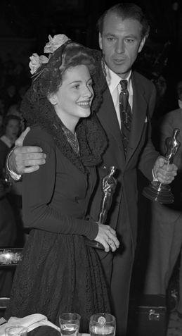 Herec Gary Cooper s Joan Fontaine boli víťazmi Oscara v roku 1942